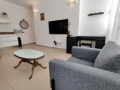 2BDR Holiday Home by Mezizim Beach and TLV Port! - image 26