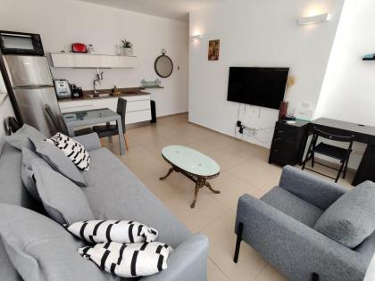 2BDR Holiday Home by Mezizim Beach and TLV Port! - image 29