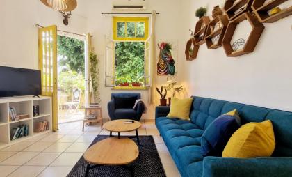 Bugrashov Beach Apartment with Balcony 