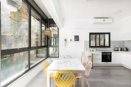 Fresh Design 2BR in City Center by FeelHome - image 25