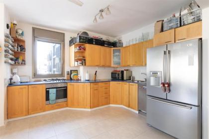 Cozy 3BR Apt w Big Windows 5 Min Walk From Beach by Sea N' Rent - image 2