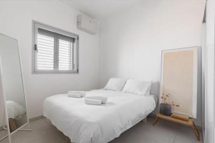 Captivating 3BR Apt w Terrace Near Sarona Market by Sea N' Rent - image 27