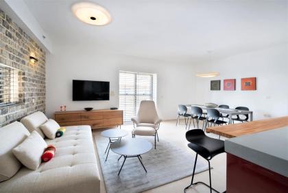 Relaxing 2 BR Apt w Parking Near Nahalat Binyamin by Sea N' Rent - image 22