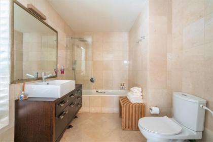 Relaxing 2 BR Apt w Parking Near Nahalat Binyamin by Sea N' Rent - image 23