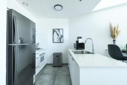 Spacious 3BR Duplex w Balcony in City Center by Sea N' Rent - image 21