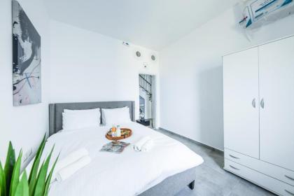 Spacious 3BR Duplex w Balcony in City Center by Sea N' Rent - image 27