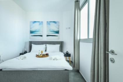 Spacious 3BR Duplex w Balcony in City Center by Sea N' Rent - image 28