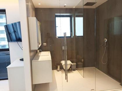 YalaRent sea-breeze penthouse with jacuzzi - image 25