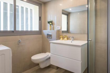 3 Bedroom with parking terrace and close beach - image 24