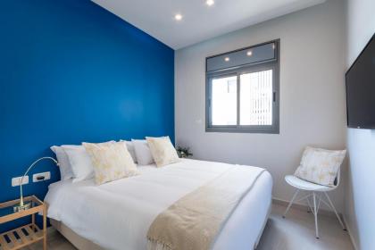 3 Bedroom with parking terrace and close beach - image 26