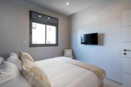 3 Bedroom with parking terrace and close beach - image 27