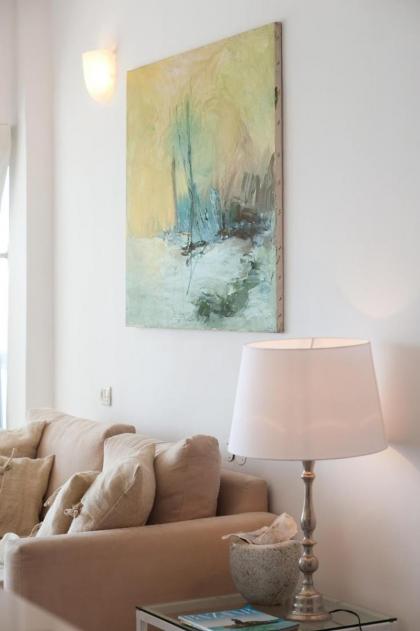 Bright and Charming 1BR Apt w Sea Views Near Shore by Sea N' Rent - image 24