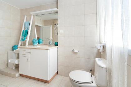 Bright and Charming 1BR Apt w Sea Views Near Shore by Sea N' Rent - image 26