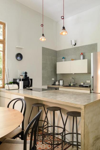 Fantastic apt in TLV center steps from the beach - image 24