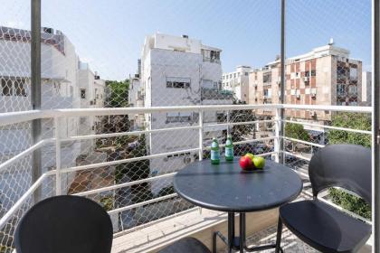 Cozy and Spacious by TLV2RENT - image 22