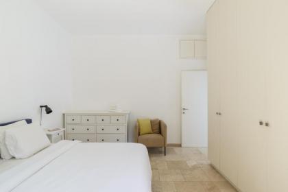 Adorable 2 bedrooms apt w Bomb Shelter next to the beach - image 12