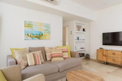 Adorable 2 bedrooms apt w Bomb Shelter next to the beach - image 21