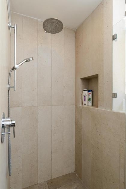 Adorable 2 bedrooms apt w Bomb Shelter next to the beach - image 22