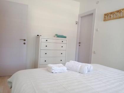 Quiet2 BD Room Duplex with parking near the sea . - image 21