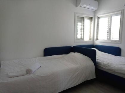 Quiet2 BD Room Duplex with parking near the sea . - image 22