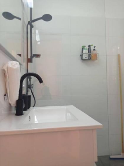 Quiet2 BD Room Duplex with parking near the sea . - image 25
