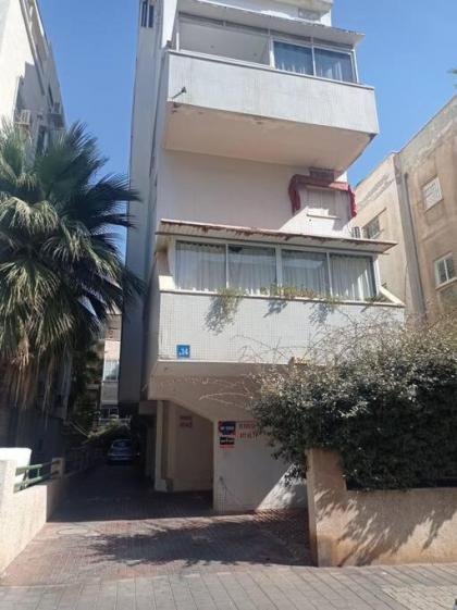 Quiet2 BD Room Duplex with parking near the sea . - image 29