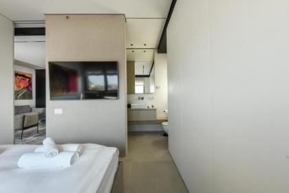 Modern and Vibrant 2BR apartment with Private Balcony by Sea N' Rent - image 23