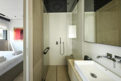 Modern and Vibrant 2BR apartment with Private Balcony by Sea N' Rent - image 25