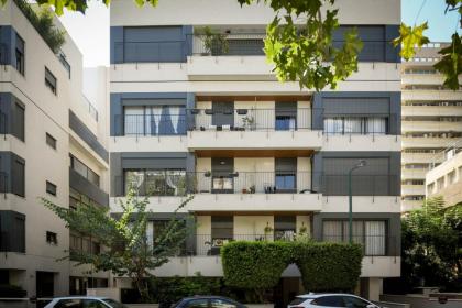 Modern and Vibrant 2BR apartment with Private Balcony by Sea N' Rent - image 29