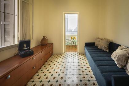 Homey 2BR Apt w Private Balcony in City Center by Sea N' Rent - image 26