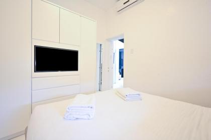 Luxurious 3BR Penthouse with Jacuzzi by HolyGuest - image 26