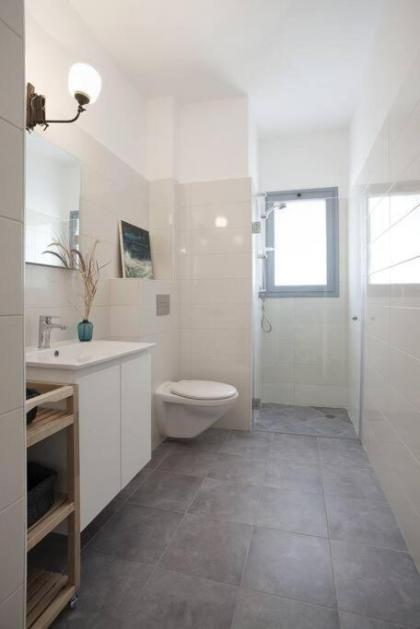 Modern 2BR In Pinsker by Holiday-rentals - image 11