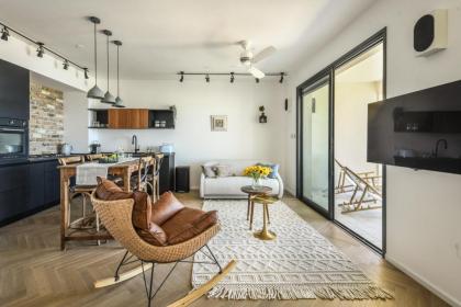 Serene Studio Apt w Balcony Overlooking the Sea by Sea N' Rent - image 21