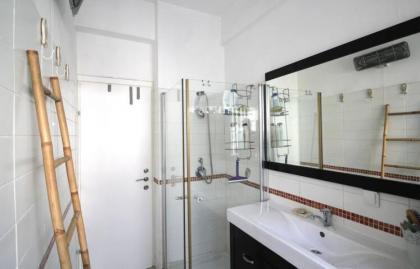 Charming 2-Bedroom Apartment in Basel Square by HolyGuest - image 11