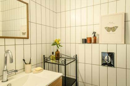 Cozy Modern 1BR Duplex Apt w Balcony Near City Center by Sea N' Rent - image 21