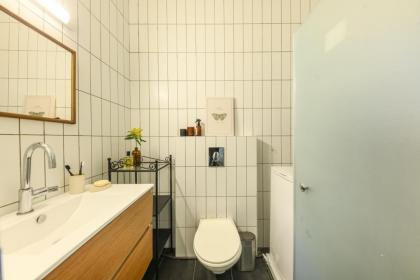 Cozy Modern 1BR Duplex Apt w Balcony Near City Center by Sea N' Rent - image 22