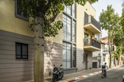 Cozy Modern 1BR Duplex Apt w Balcony Near City Center by Sea N' Rent - image 23