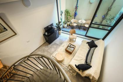Cozy Modern 1BR Duplex Apt w Balcony Near City Center by Sea N' Rent - image 27