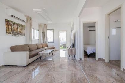 Huge Rooftop Apt city view in the heart of TLV - image 23