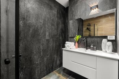 Brand new apartment w Bomb Shelter next to the beach M4 - image 21