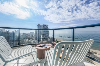 Luxury 2BR Apt w Balcony Pool Access & Beach View by Sea N' Rent - image 21