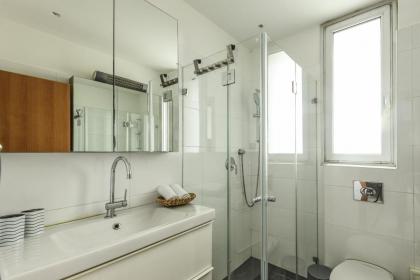 Luxury 2 BR Apt w Pool & Panoramic View by Sea N' Rent - image 27