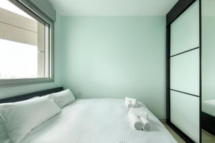 Luxury 2 BR Apt w Pool & Panoramic View by Sea N' Rent - image 29