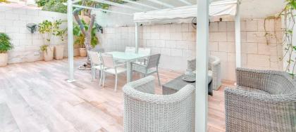 BnBIsrael apartments - Yona Hanavi Mimosa - image 22
