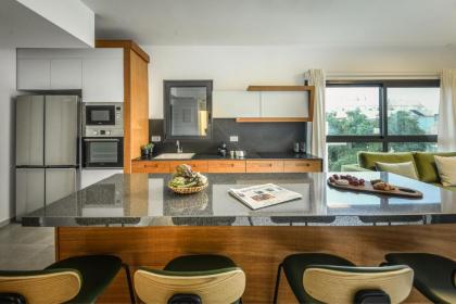 Stylish 2BR Apt w Balcony 5 min From Tel Aviv Port by Sea N' Rent - image 23