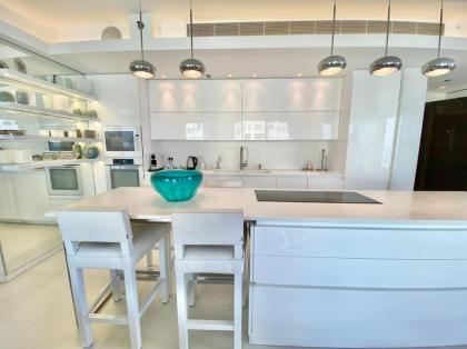 Amazing Sea view APT with parking at Royal Beach - By Beach Apartments TLV - image 22