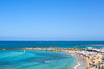 Amazing Sea view APT with parking at Royal Beach - By Beach Apartments TLV - image 29