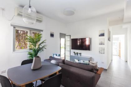 2BD Amazing Rothschild Apartment with a balcony - image 25