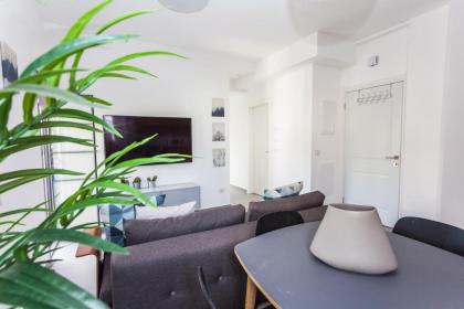 2BD Amazing Rothschild Apartment with a balcony - image 26