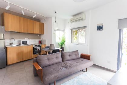 2BD Amazing Rothschild Apartment with a balcony - image 28